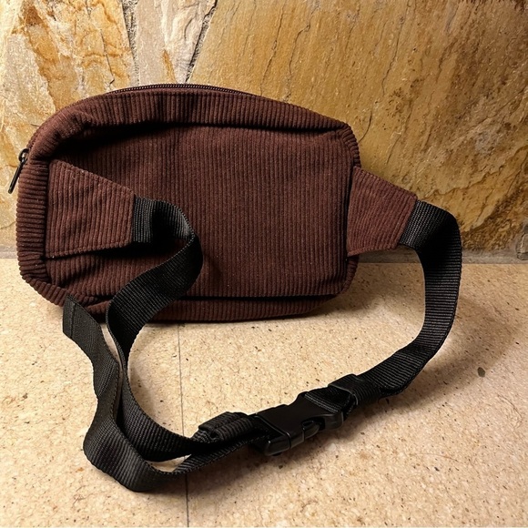 Justin Bieber Tim Hortons crossbody pack in chocolate brown - Picture 5 of 10